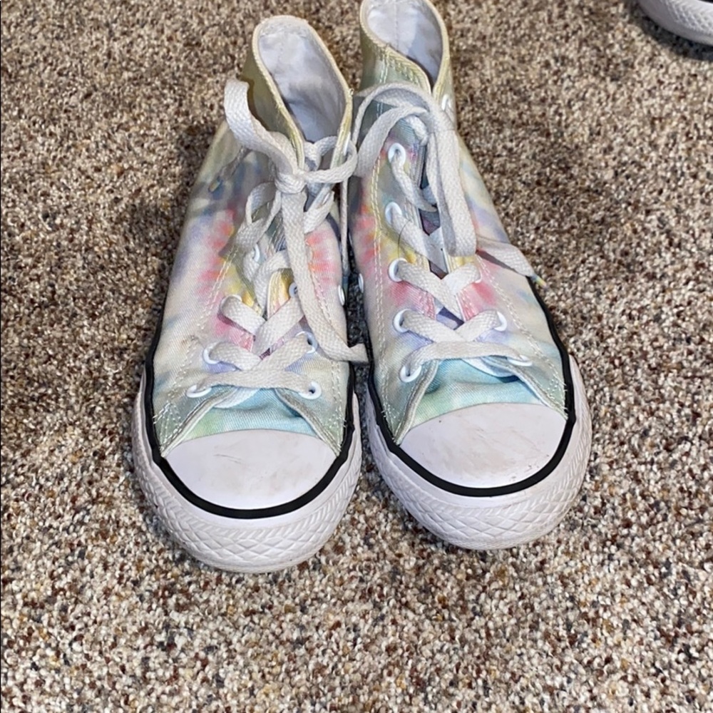 Girls tie-dye high top all-star converse. size 1
